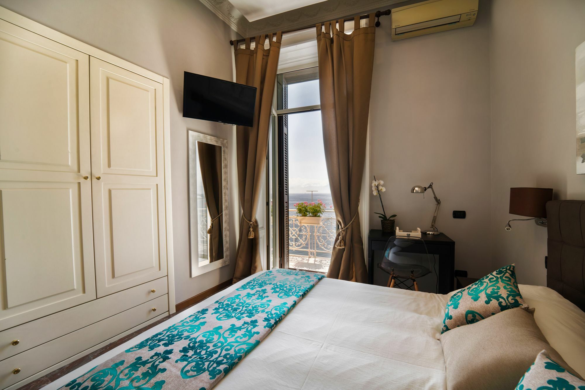 Seaside Caracciolo Hotel Napoli Ngoại thất bức ảnh